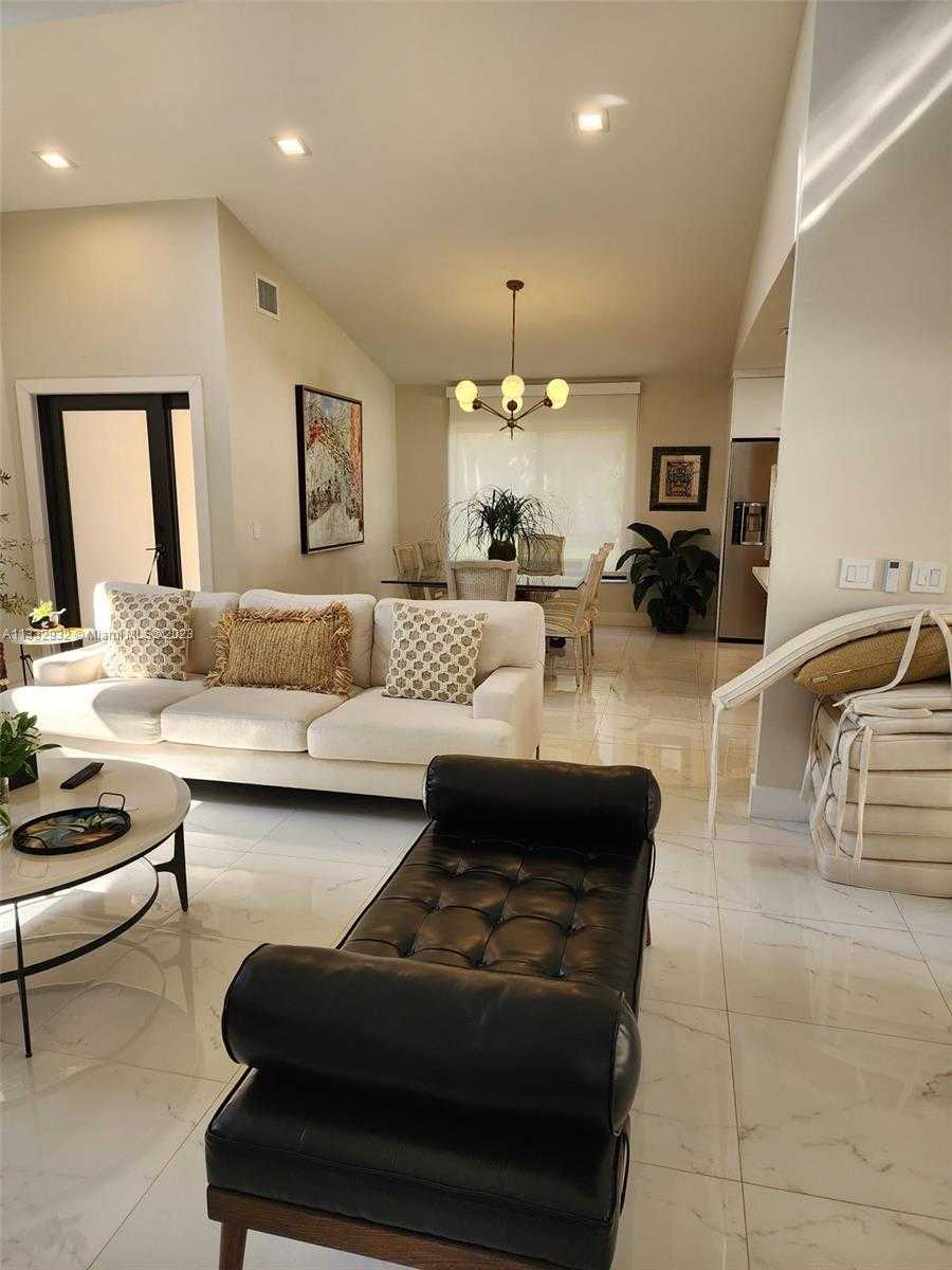 House in Doral, Florida 11622427