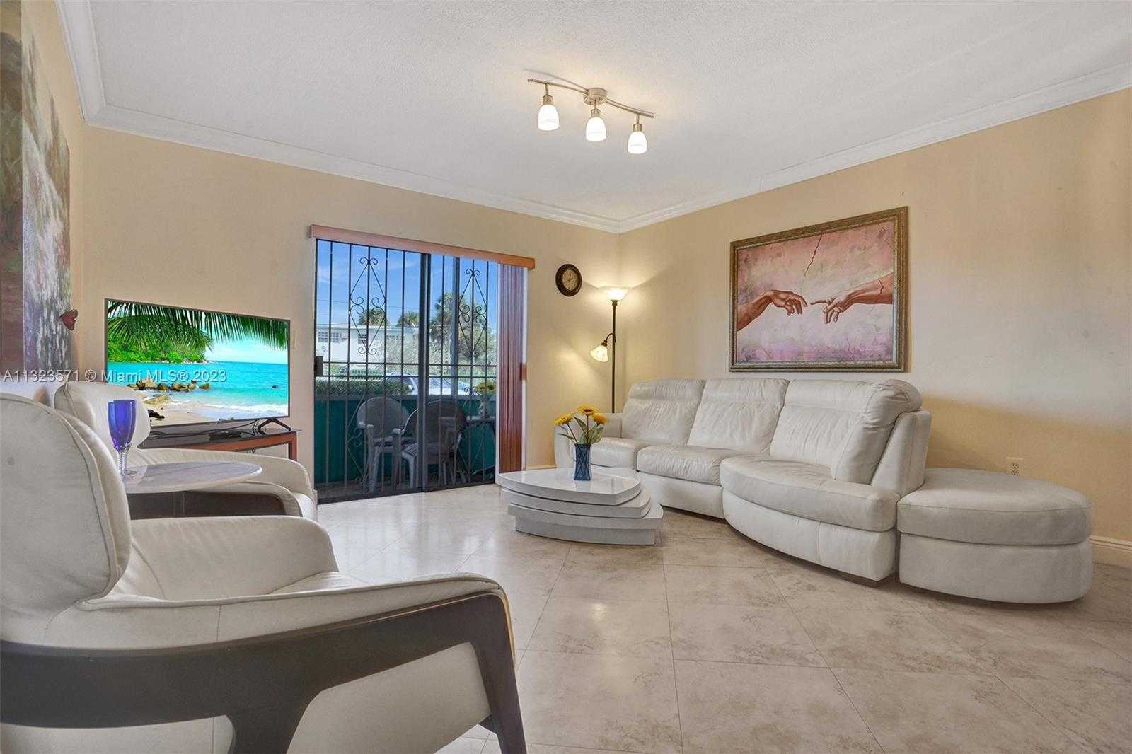 Condominium in North Miami Beach, Florida 11622435