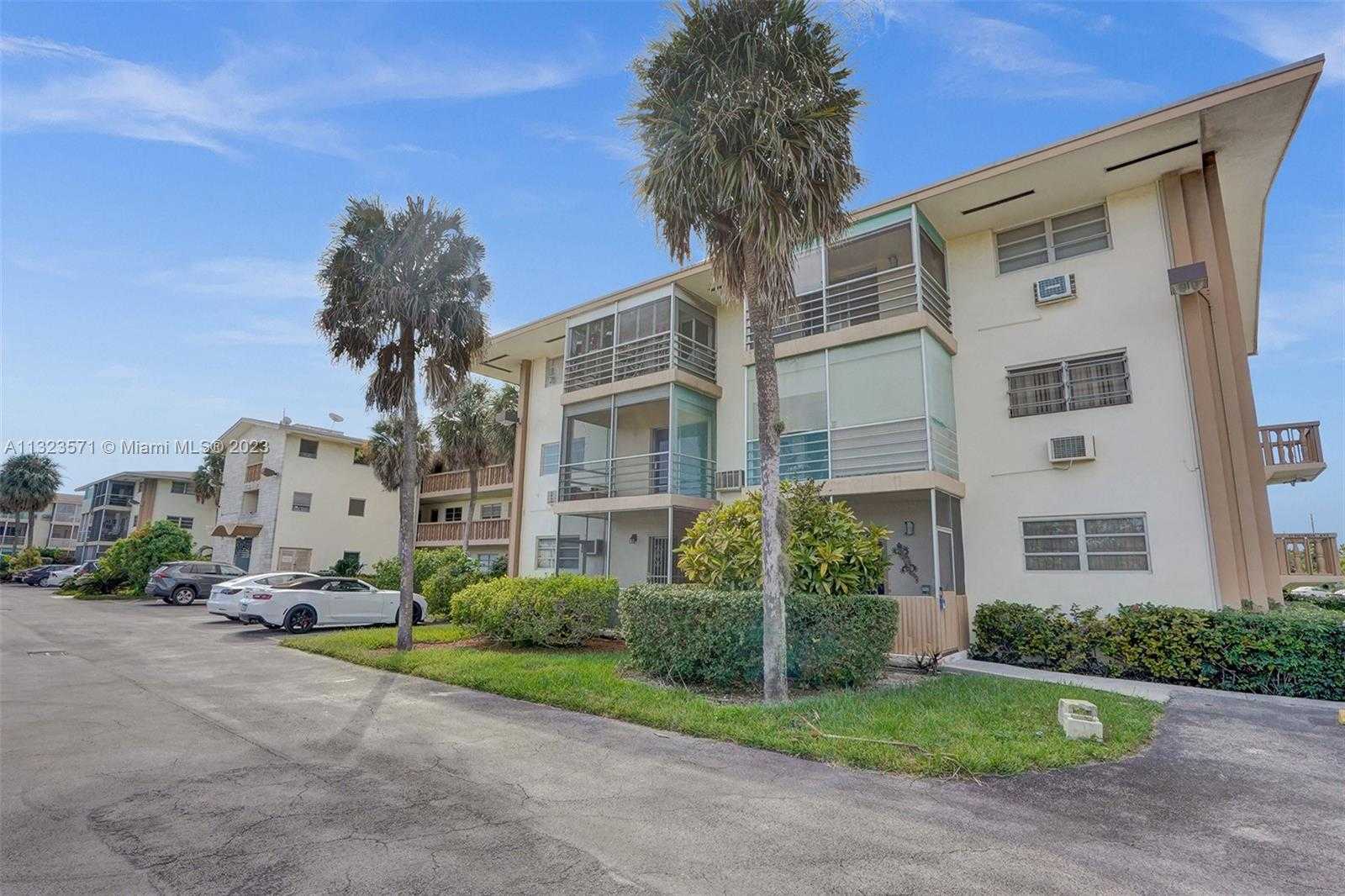Condominium in North Miami Beach, Florida 11622435