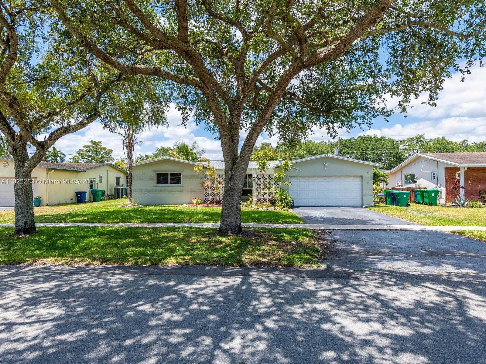 House in Cooper City, Florida 11622438