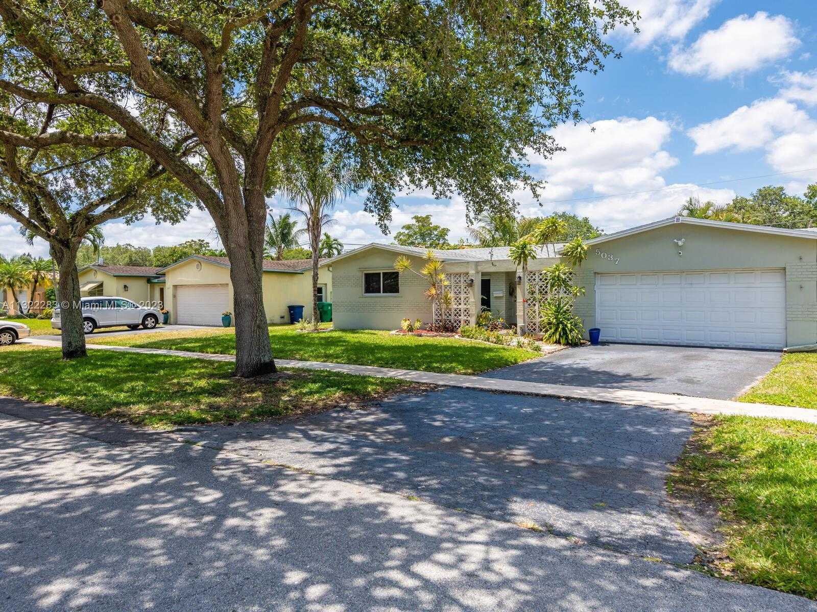 House in Cooper City, Florida 11622438