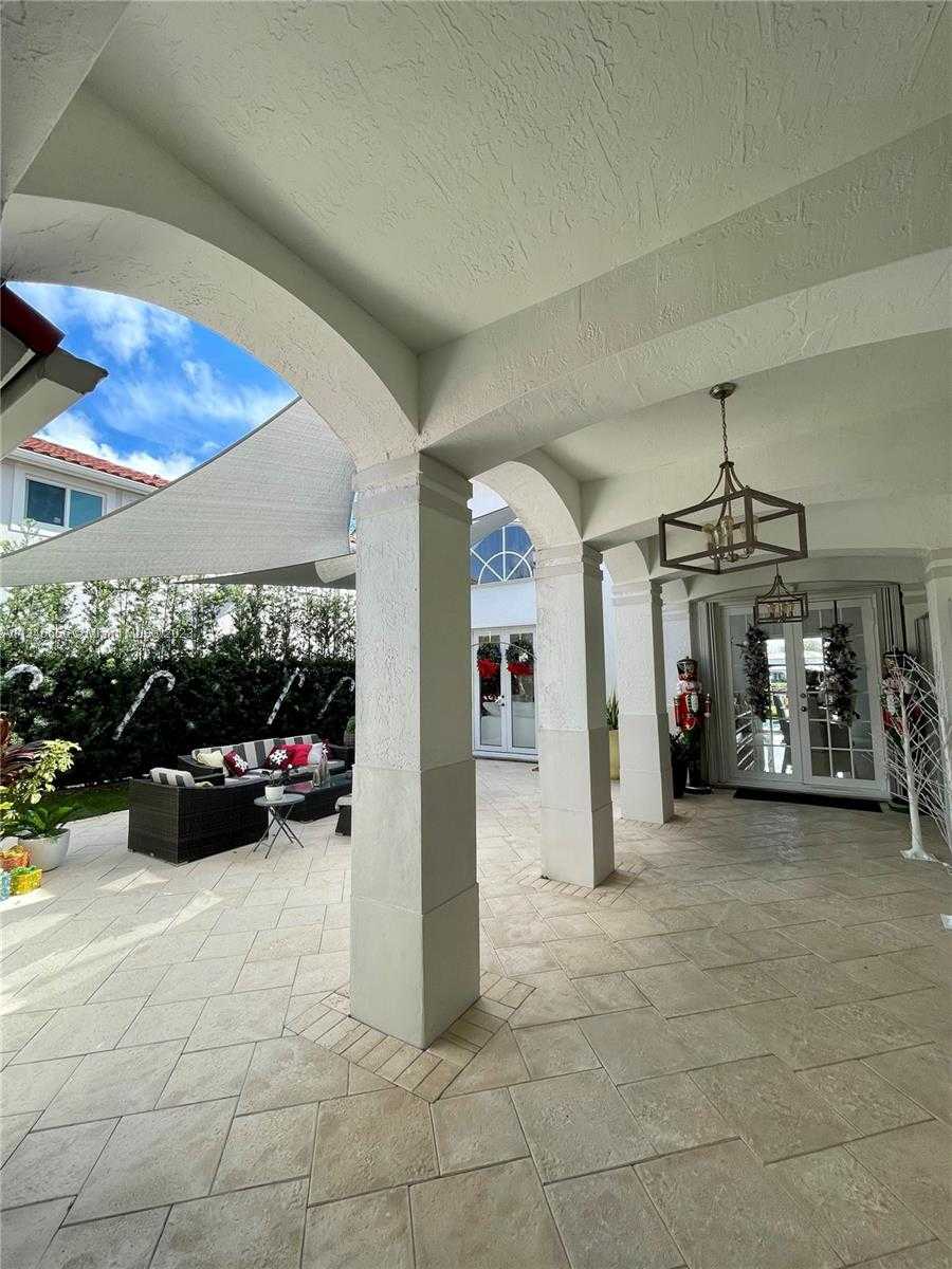 House in Doral, Florida 11622448