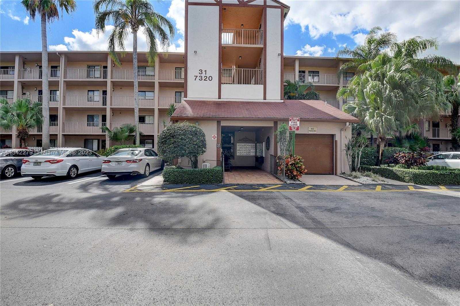 Condominium in Dorpen van Oriole, Florida 11622492