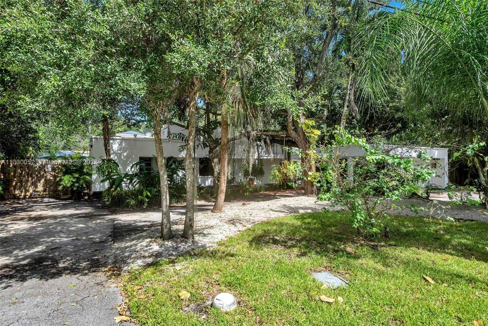 Dom w Pinecrest, Florida 11622502
