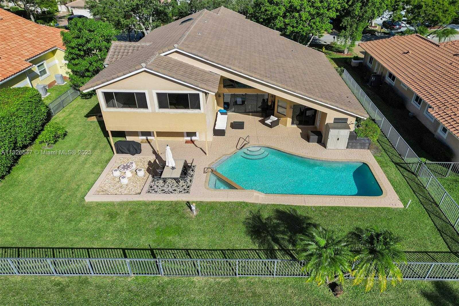rumah dalam Coral Springs, Florida 11622505