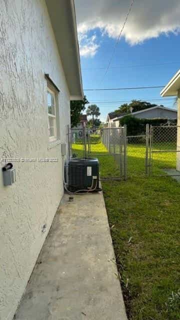 σπίτι σε Sunrise, Florida 11622508