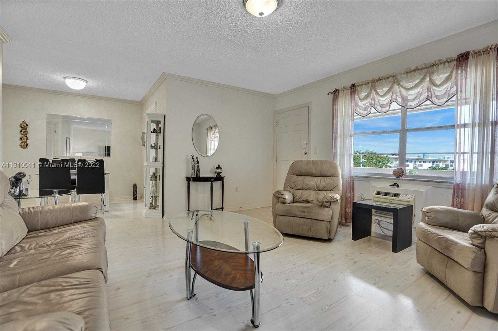 Condominium in North Miami Beach, Florida 11622511