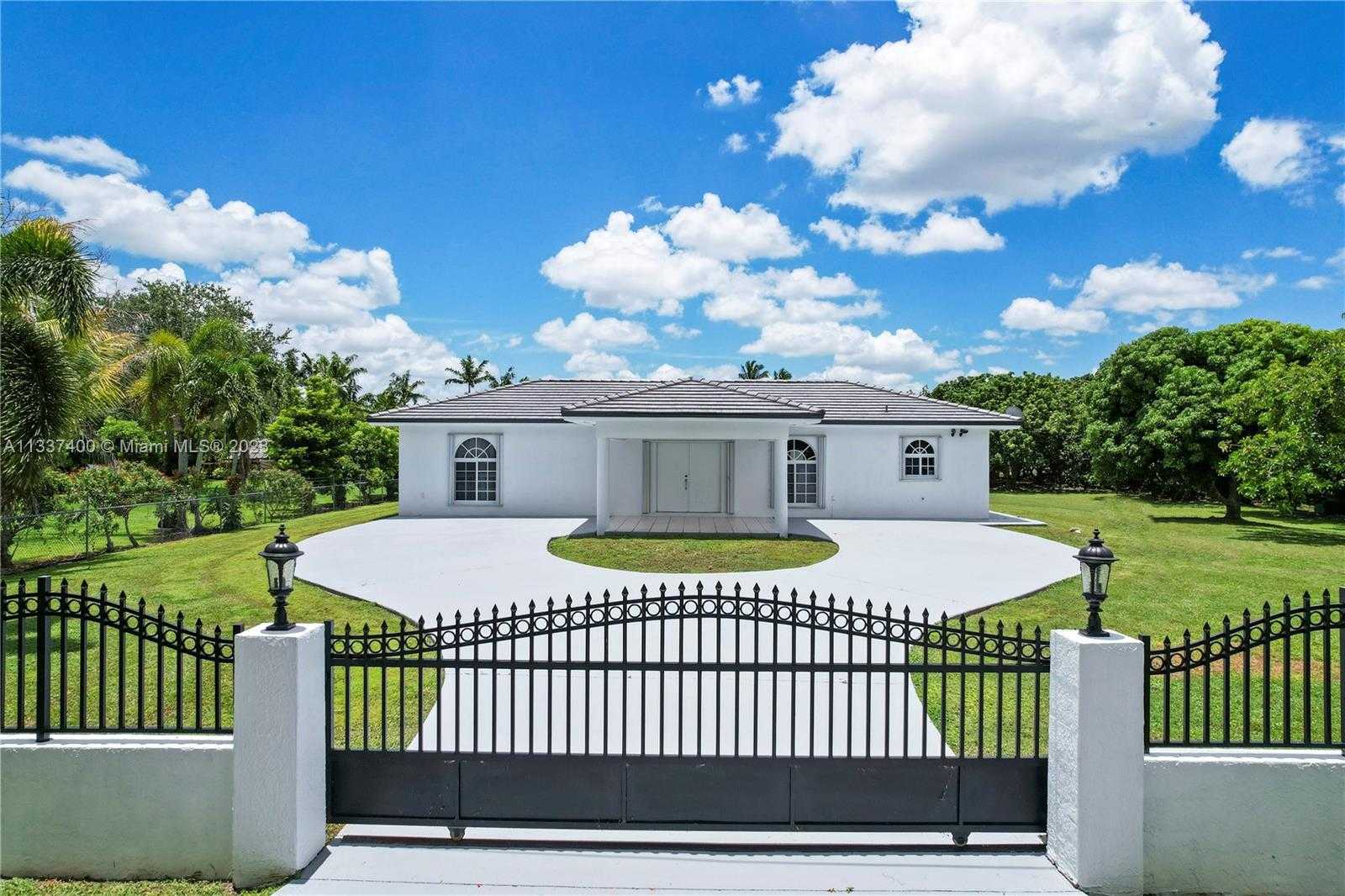 House in Redland, Florida 11622522