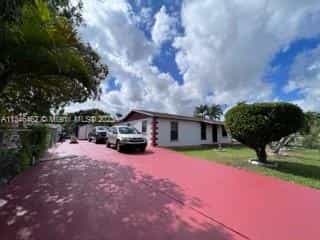 House in Leisure City, Florida 11622537