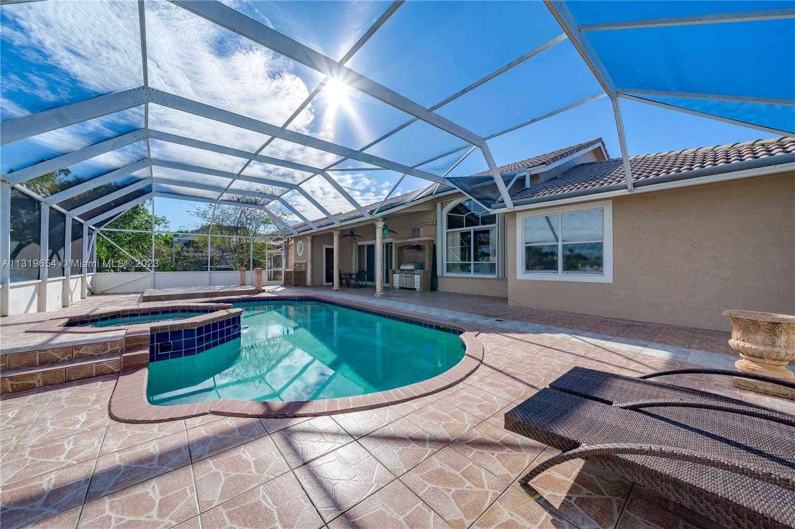 House in Pembroke Pines, Florida 11622551