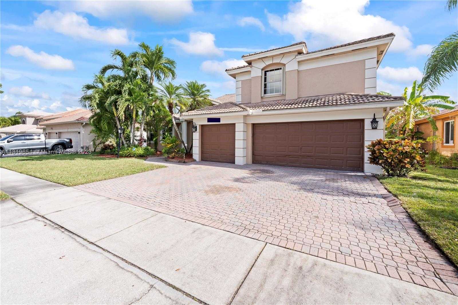 House in Pembroke Pines, Florida 11622551
