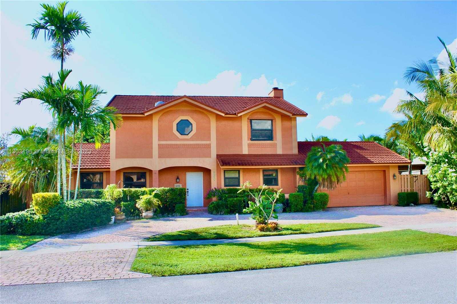 房子 在 Pembroke Pines, Florida 11622558