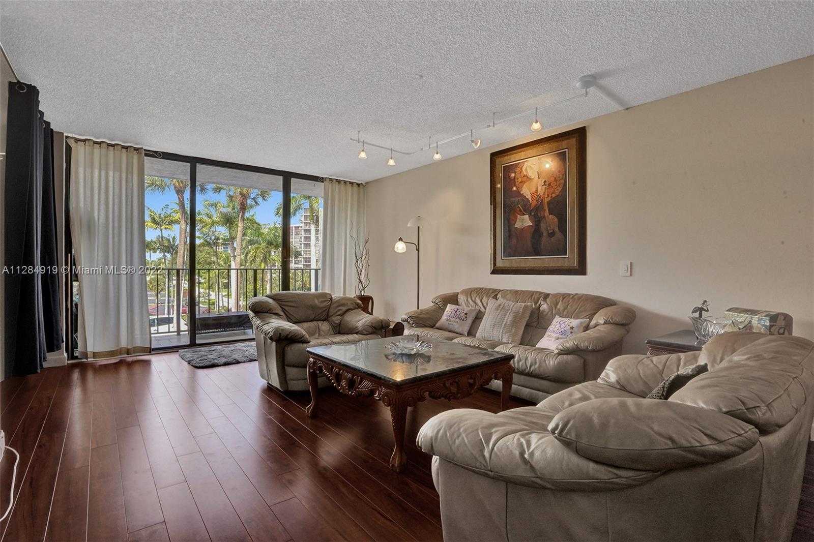 Condominium in Beverly-strand, Florida 11622559