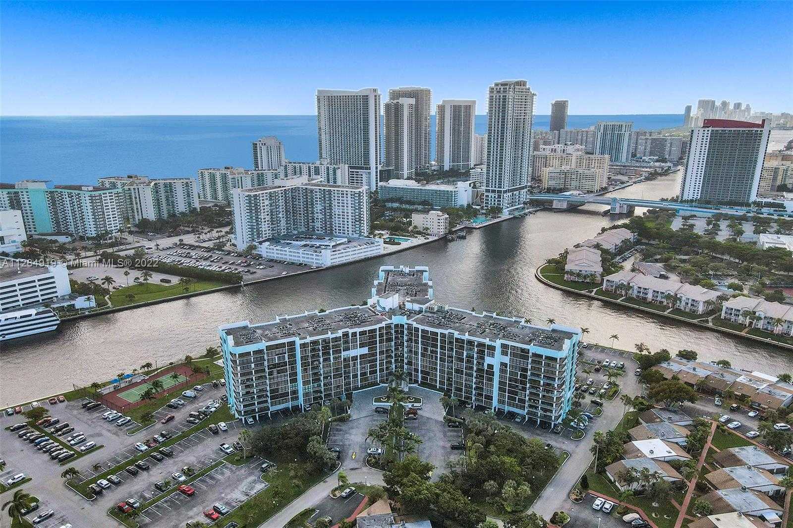 Condominium in Hallandale Beach, Florida 11622559