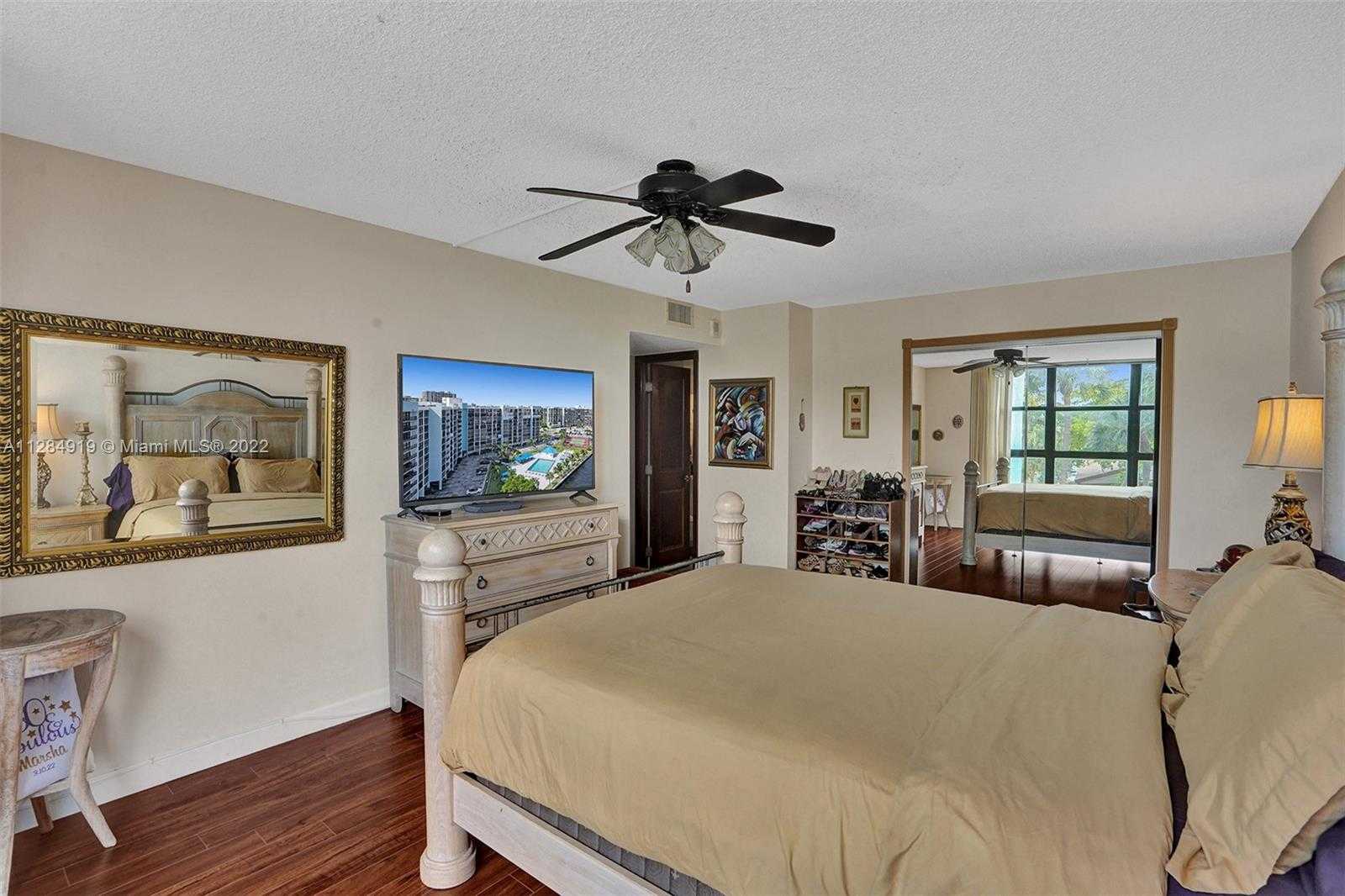 Condominium in Hallandale Beach, Florida 11622559