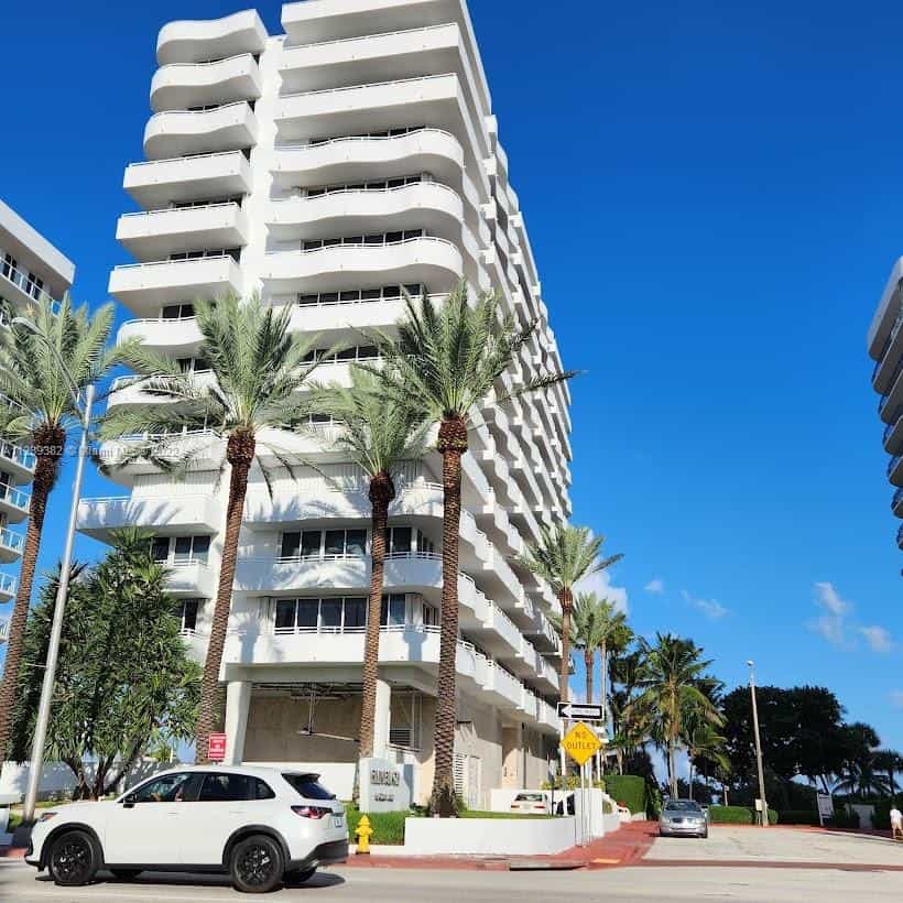 Condominium in Surfside, Florida 11622561