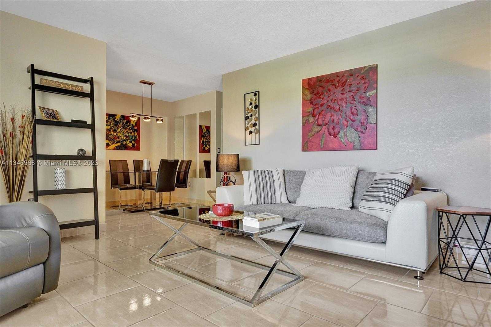 Condominium in North Miami Beach, Florida 11622575