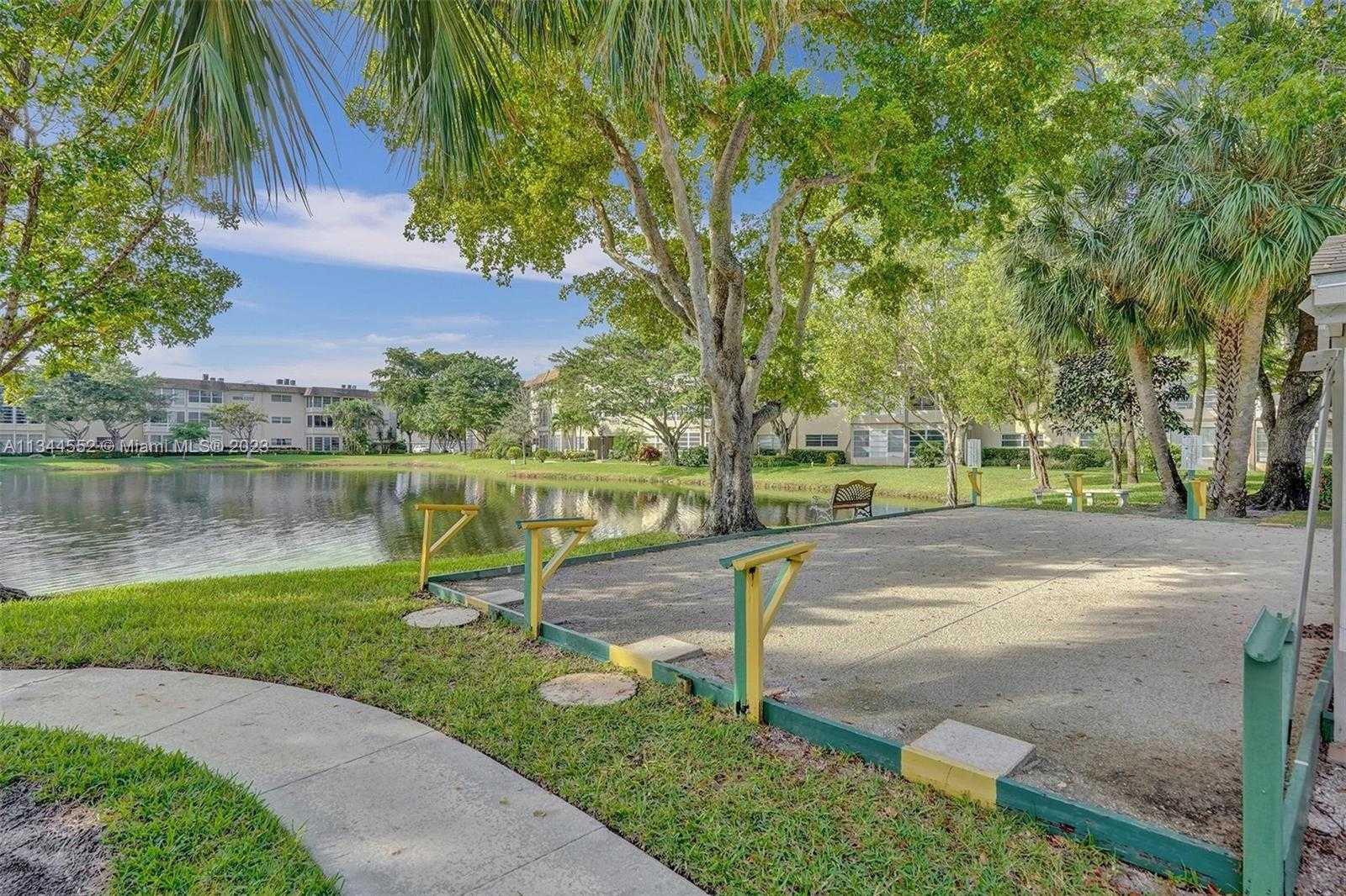 Condominium dans Lauderdale Lakes, Florida 11622586