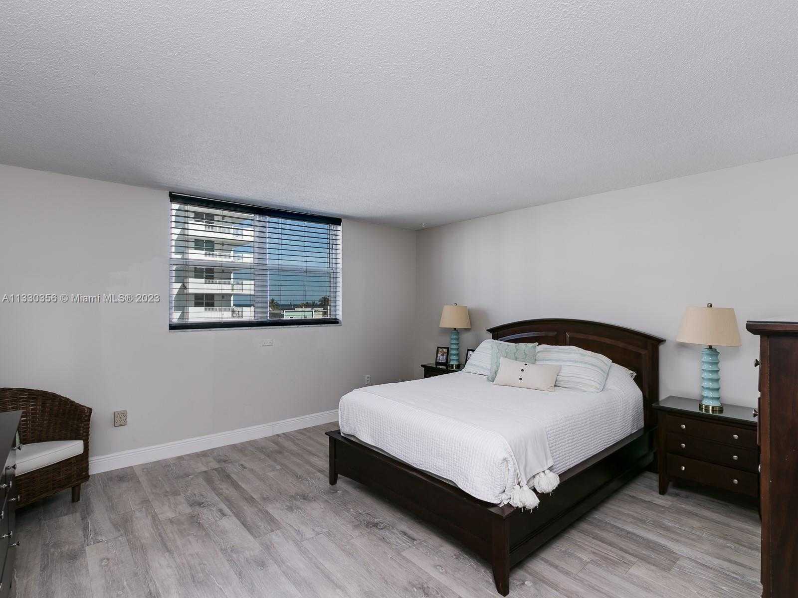 Condominium in Hollywood, Florida 11622597
