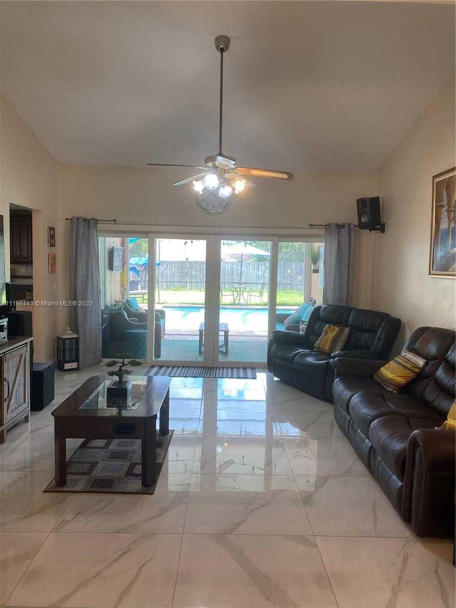 بيت في Sunrise, Florida 11622604
