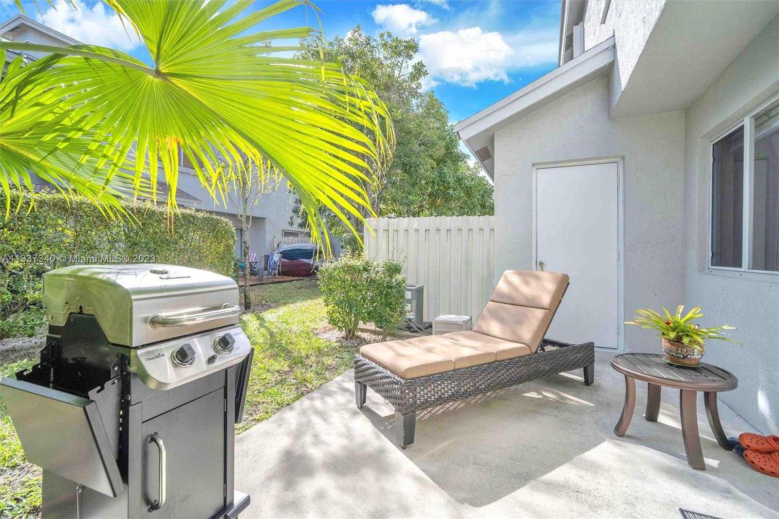 House in Deerfield Beach, Florida 11622639