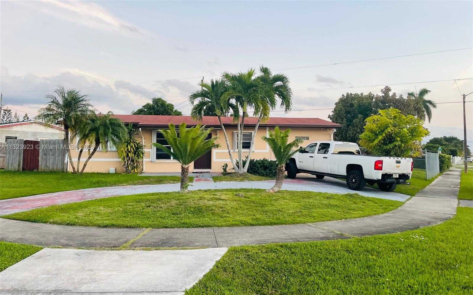 Rumah di Dataran Tinggi Miami Selatan, Florida 11622650