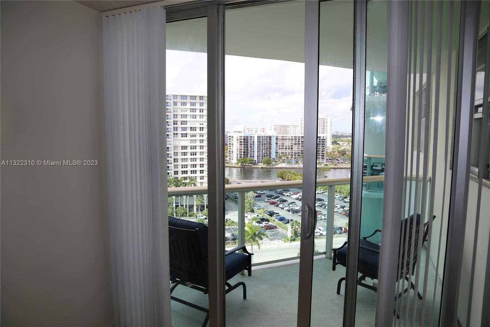 Condominium in Hollywood, Florida 11622653