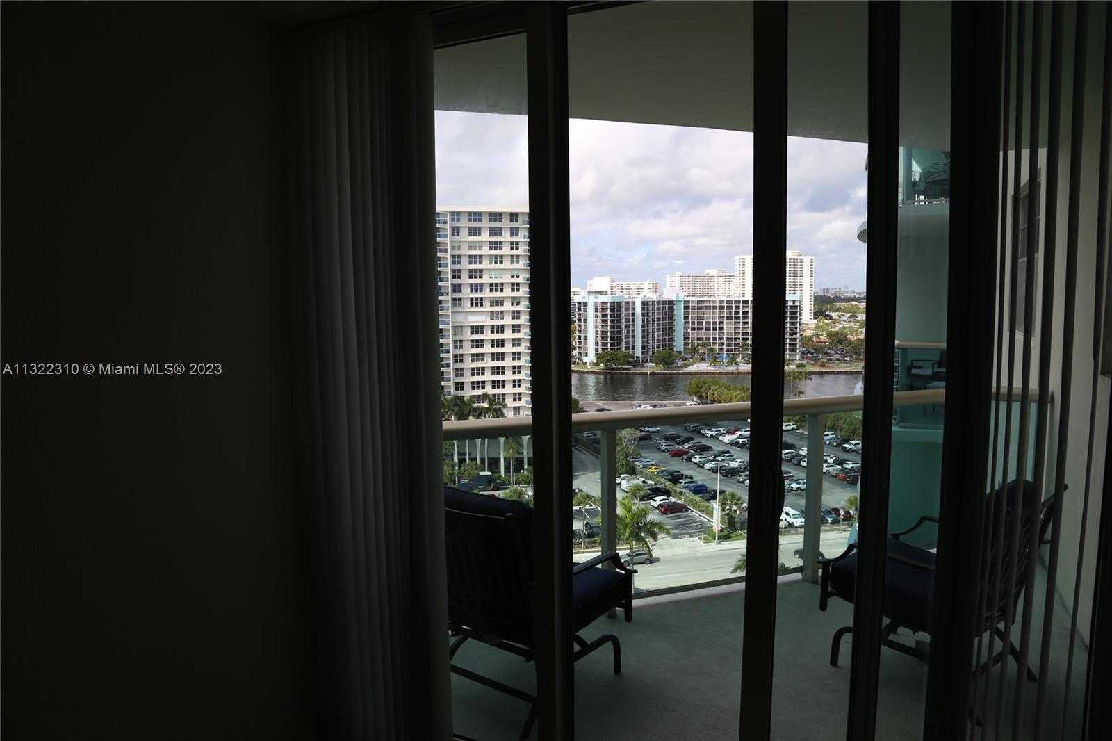 Condominium in Hollywood, Florida 11622653