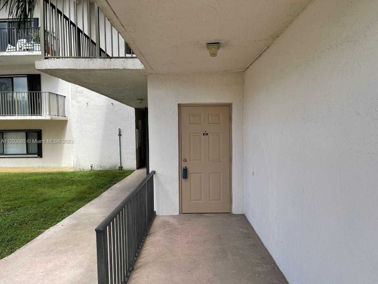 Condominium in Fern Crest Village, Florida 11622656