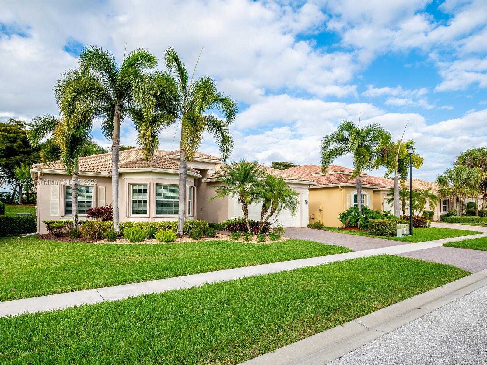 House in Aberdeen, Florida 11622665