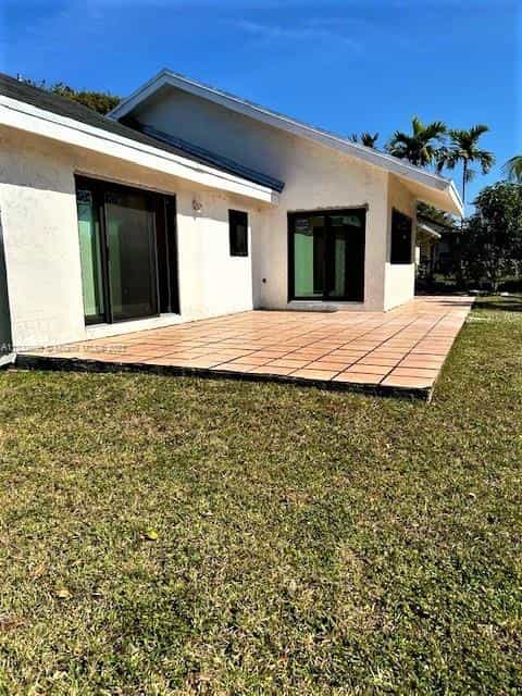 房子 在 Miami, Florida 11622666