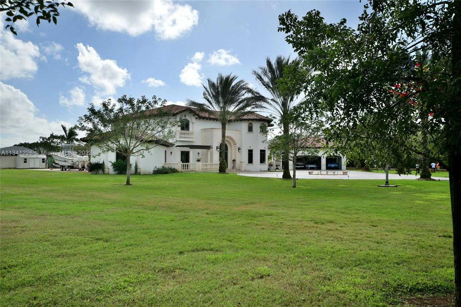 House in Redland, Florida 11622669