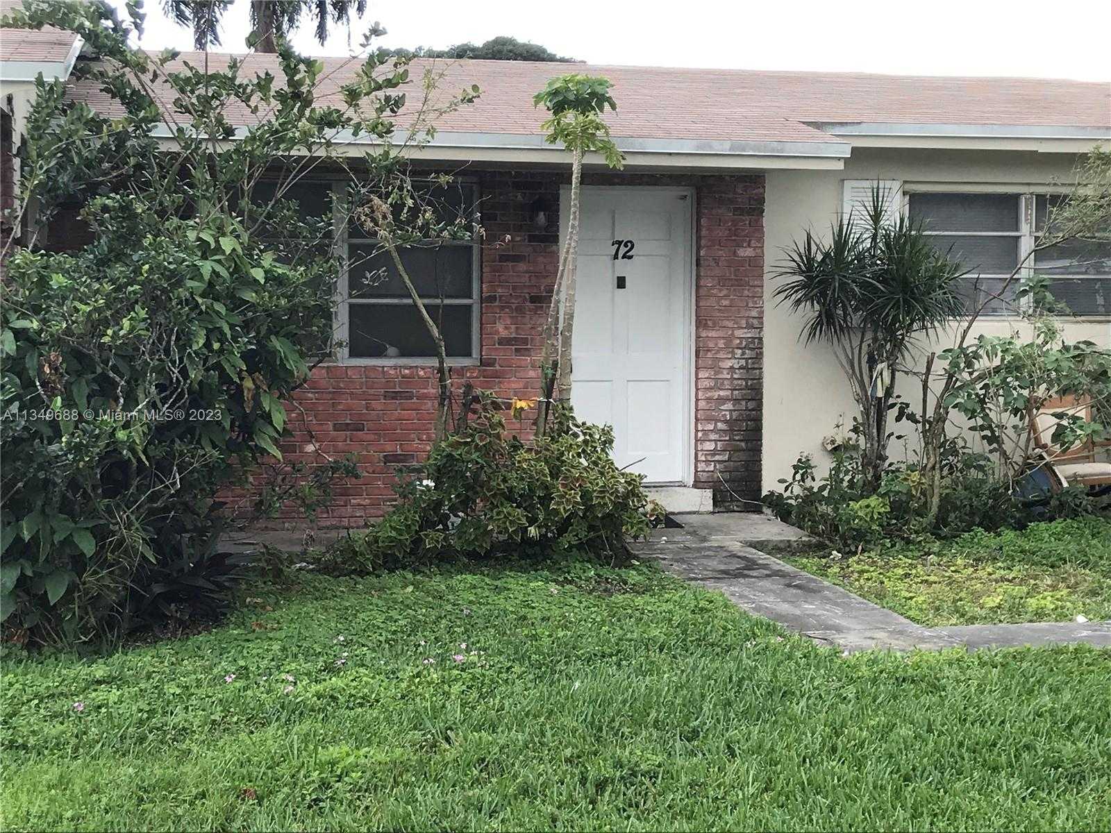 House in Golden Glades, Florida 11622683