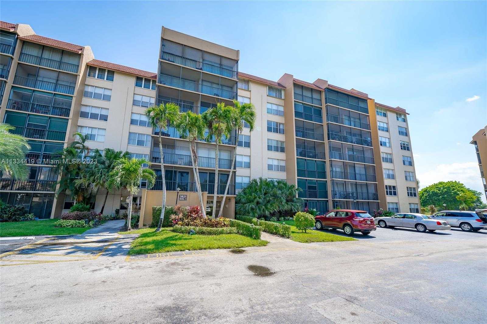 Condominium in Lauderhill, Florida 11622684