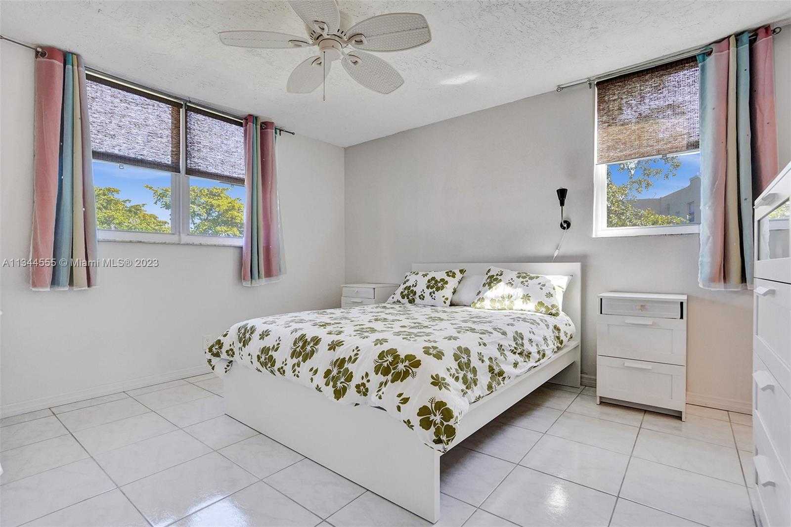 Condominium in Lauderdale Lakes, Florida 11622686