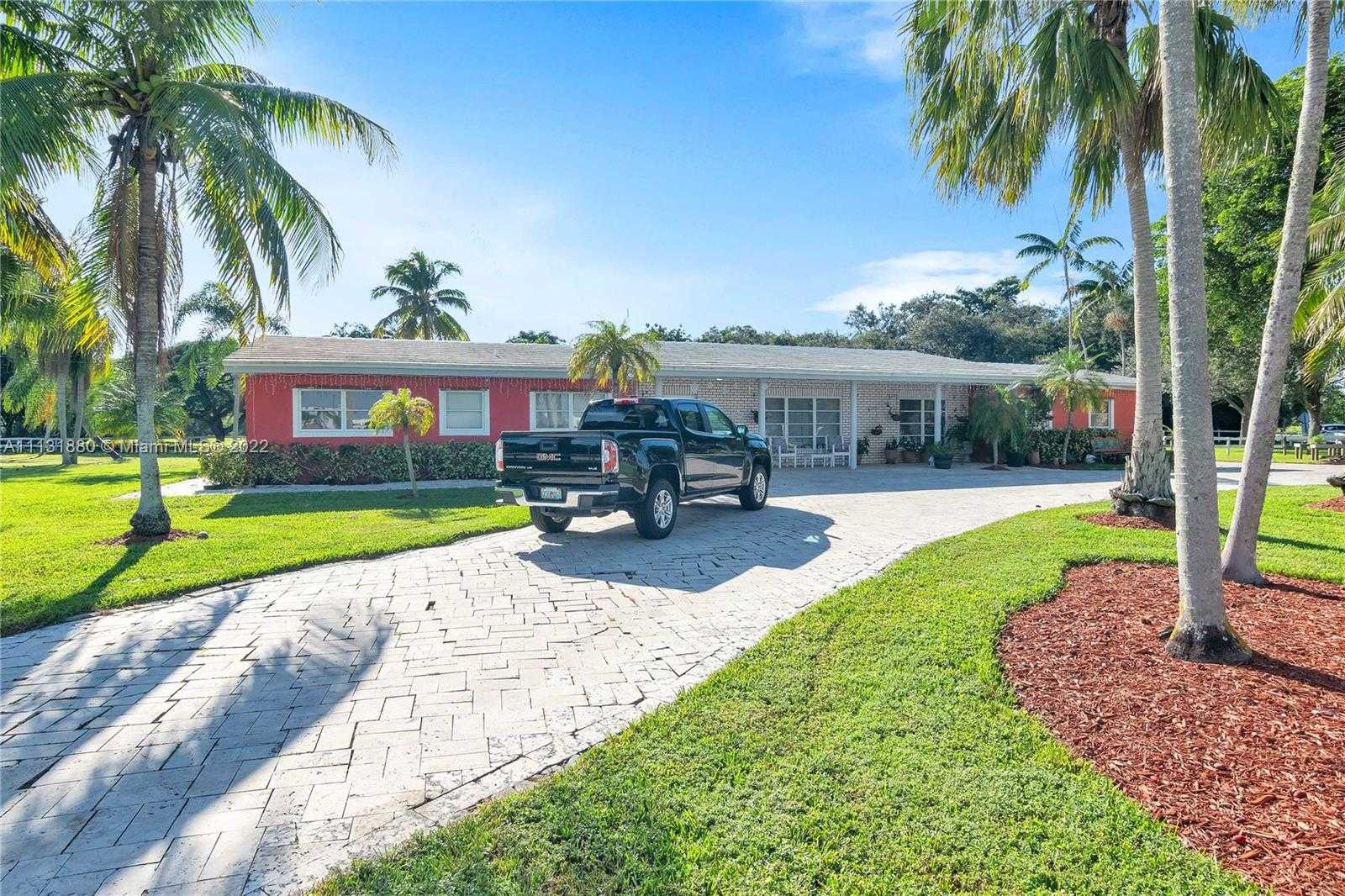 House in Davie, Florida 11622694