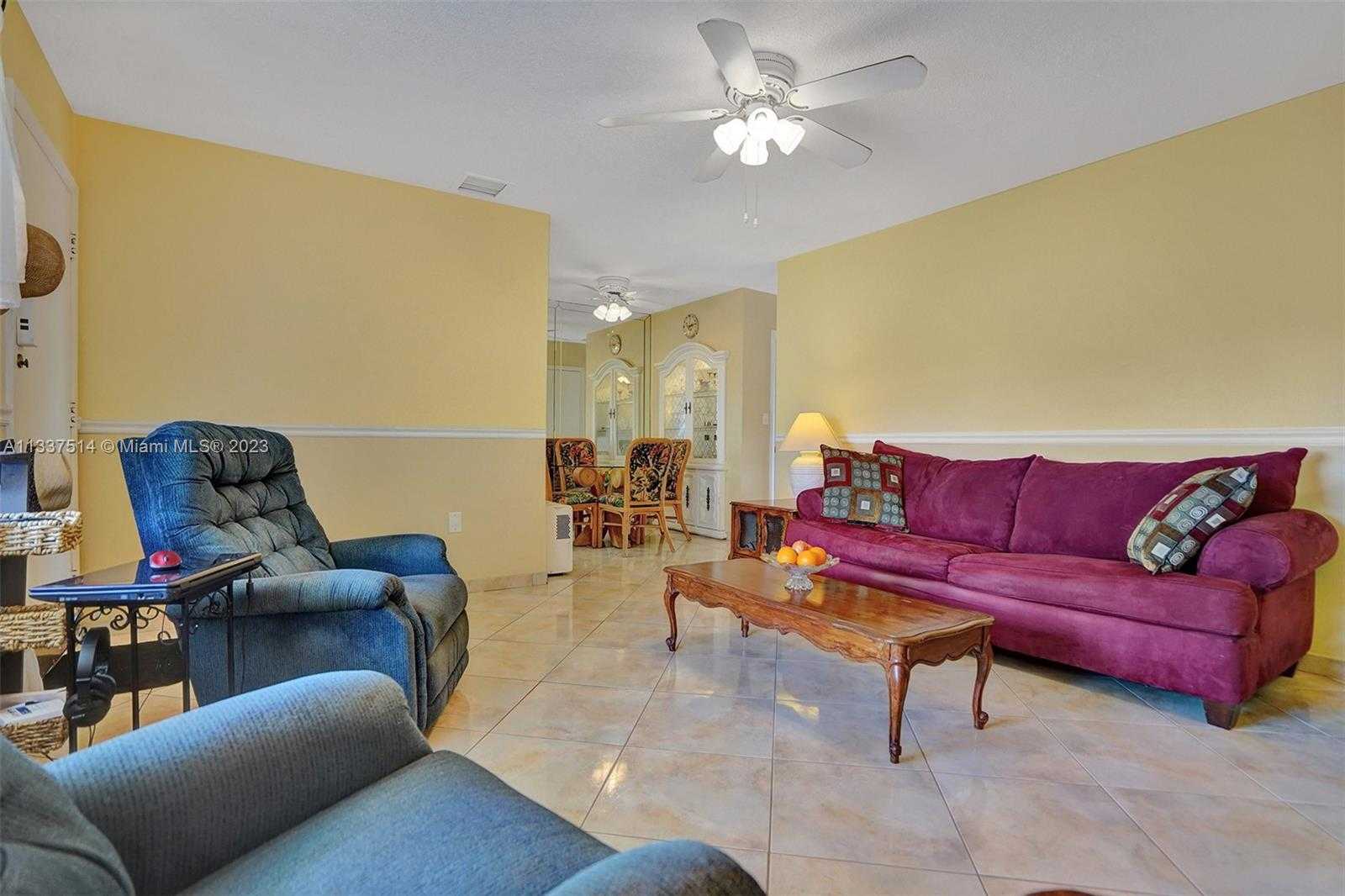 Condominium in North Miami Beach, Florida 11622718