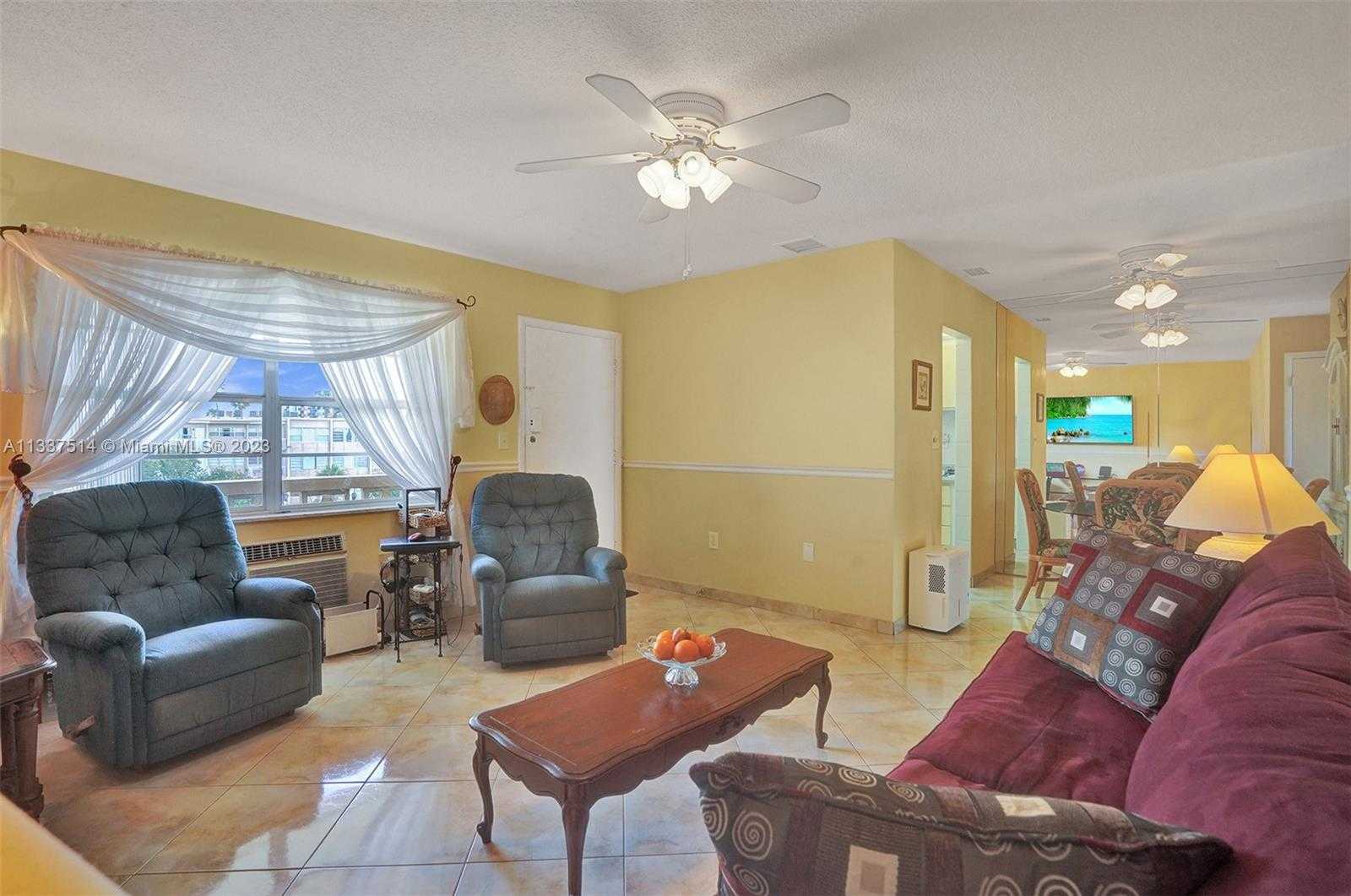 Condominium in North Miami Beach, Florida 11622718