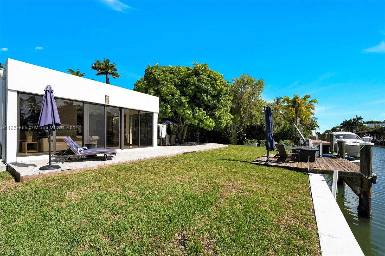 House in Miami, Florida 11622732