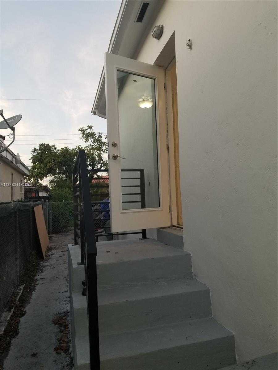 House in Miami, Florida 11622758
