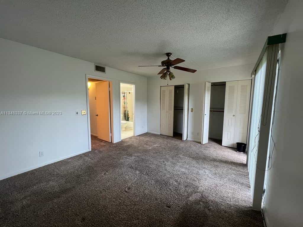 Condominium in Pembroke Pines, Florida 11622759