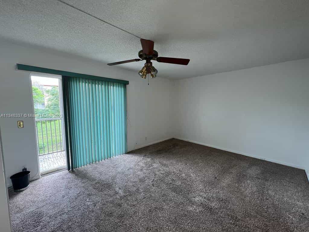 분양 아파트 에 Pembroke Pines, Florida 11622759
