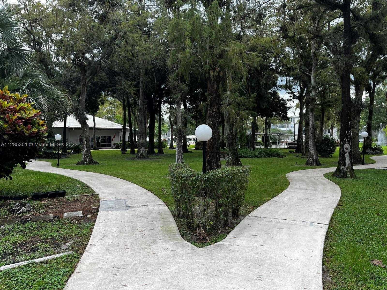 Condominium in Lauderdale Lakes, Florida 11622771