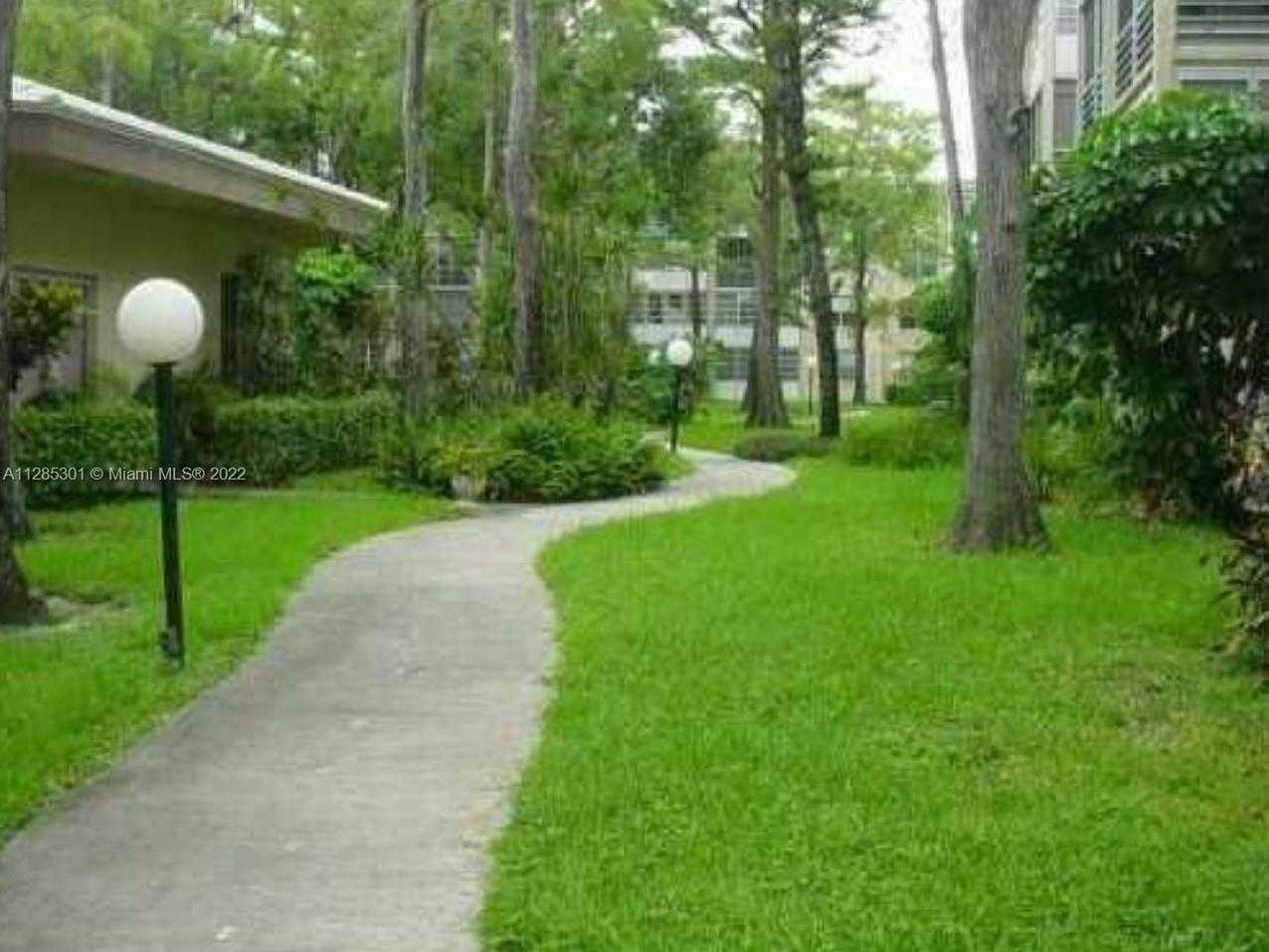 Condominium in Lauderdale Lakes, Florida 11622771