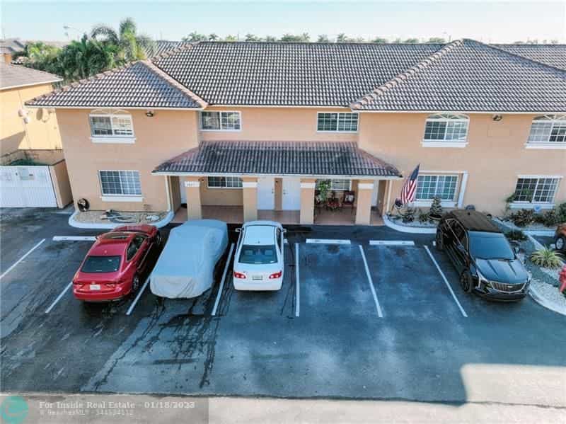 House in Hialeah, Florida 11622814