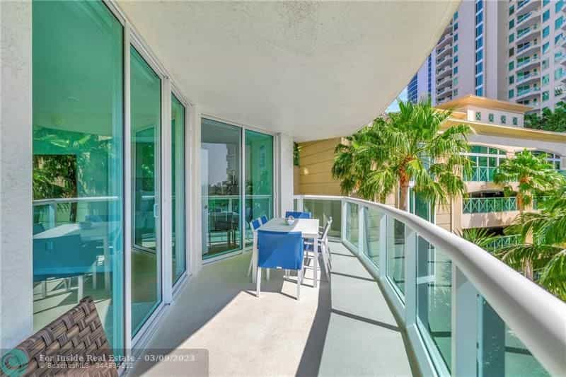 Condominium dans Îles Rio Vista, Floride 11622828