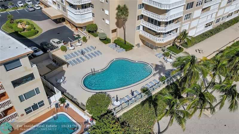 Condominium in Country Club Isles, Florida 11622829