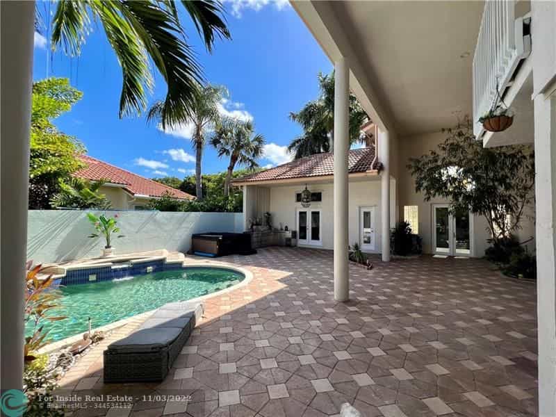 rumah dalam Coral Springs, Florida 11622851