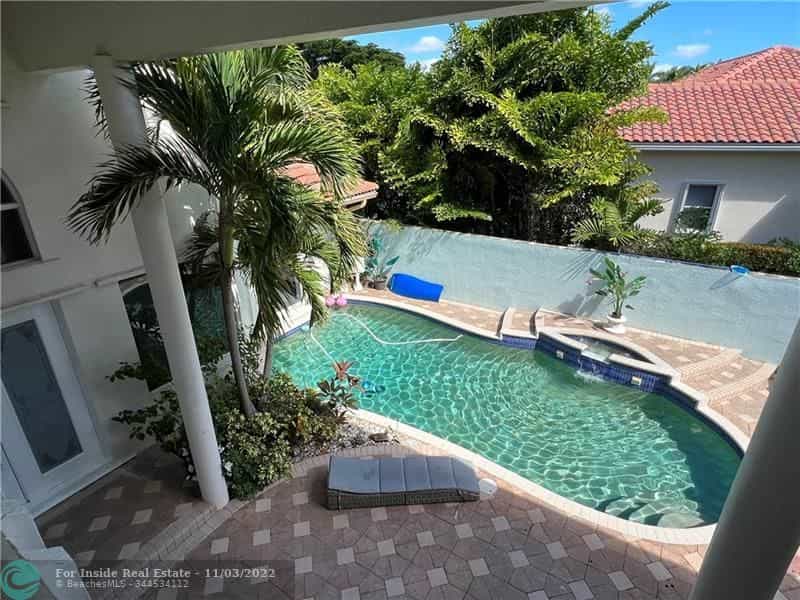 rumah dalam Coral Springs, Florida 11622851