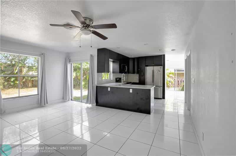 жилой дом в Dania Beach, Florida 11622870